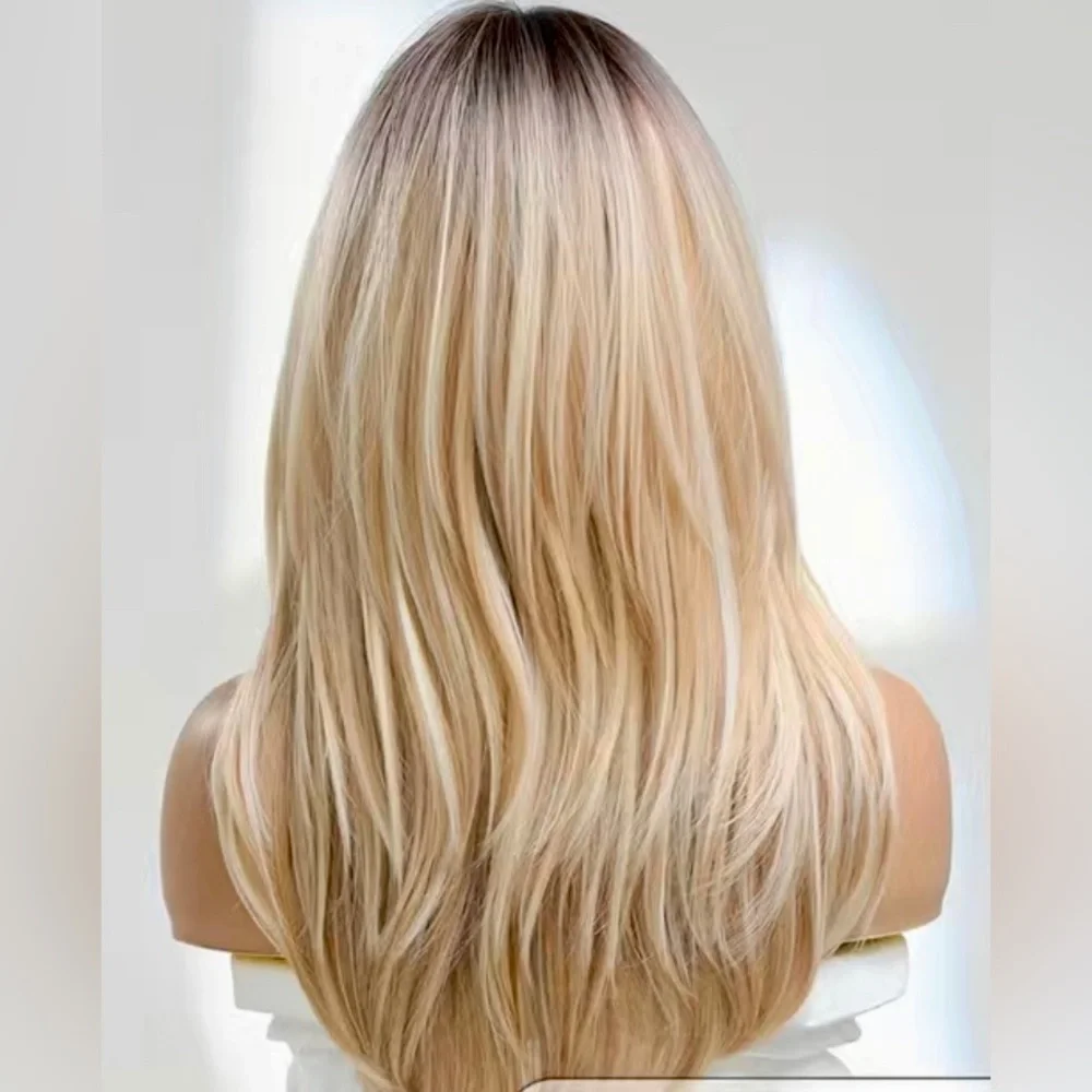 FABULOUS BLONDE LAYERED WIG 💕Adjustable Mesh Inside 💕Synthetic💕SO natural !💕